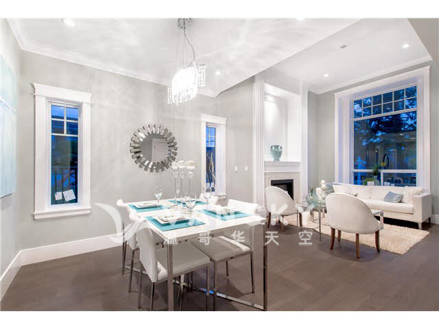 250909102646_Dining room  living room.jpg